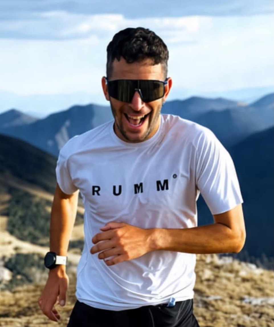 Joaquín Barba corriendo en montaña