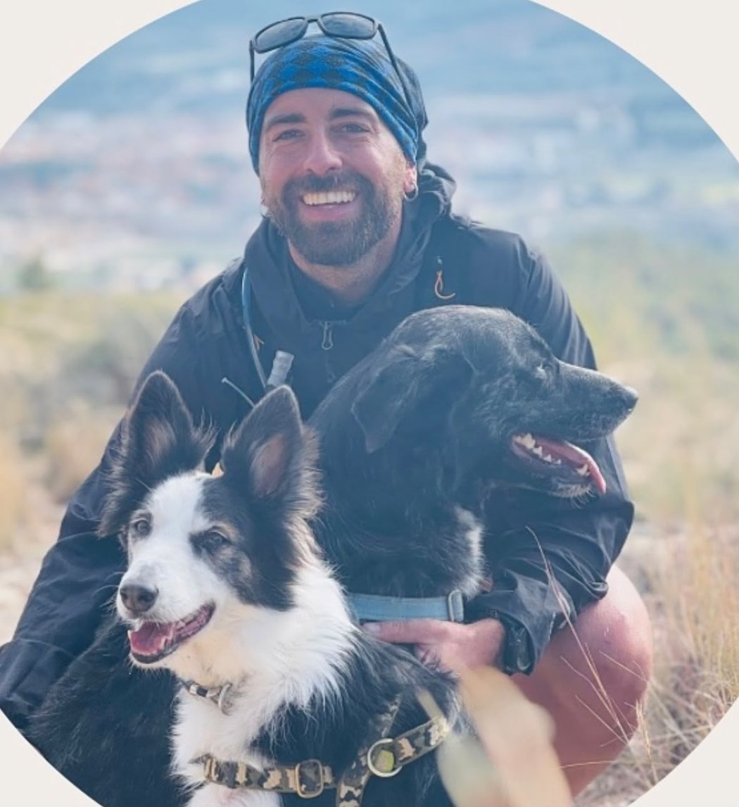 Pablo Navarro con sus perros